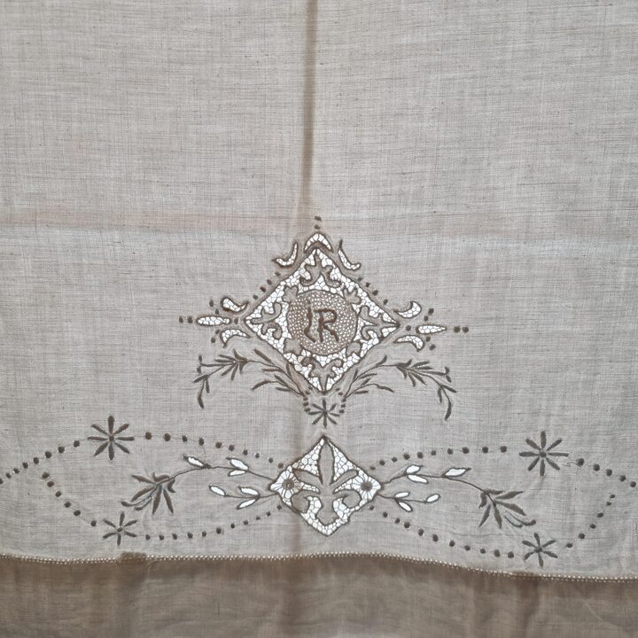 Handgeborduurd Katoenen Beddengoed Jaren 60 met Monogram LR