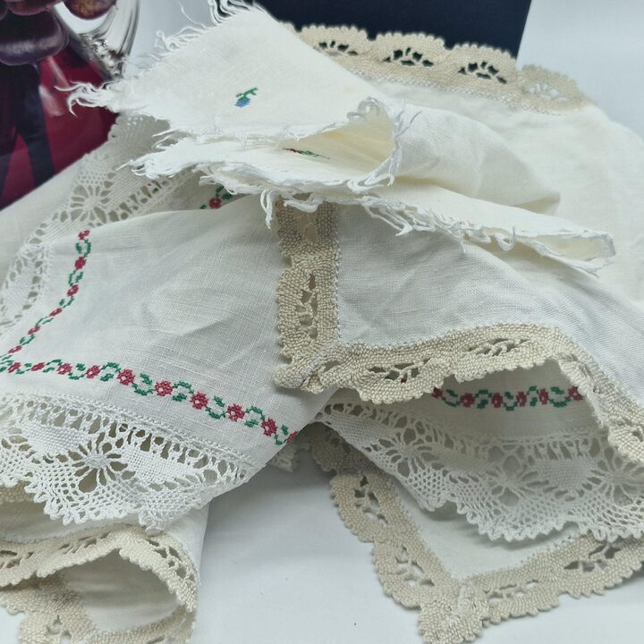 ヴィンテージ リネン ナプキン 6枚セット - クロスステッチ刺繍ティータオル、クロッシェレースコースター、ハンドメイドプレースマット、コテージコアデコ