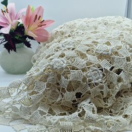 Large Hand Crocheted Lace Tablecloth 260x210 cm - Rose Relief Pattern Fine Cotton Off-White Bedspread Curtain