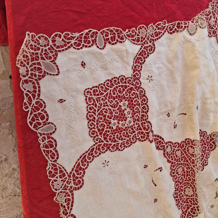 Vintage Lace Tablecloth Bedspread Coverlet, Mid Century Hand Embroidered Linen Table Cover, Cantu Needle Lace Bed Cover, 230x26…
