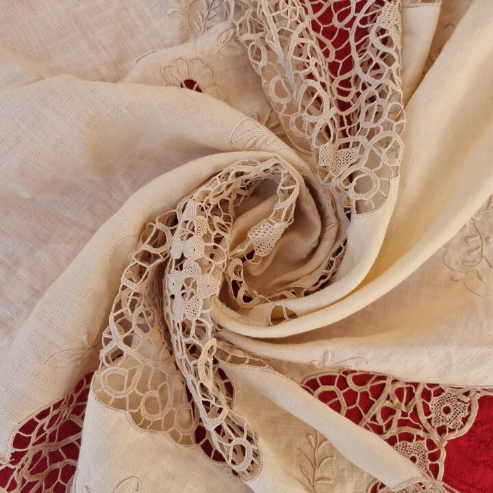 Nappe Dessus de Lit Vintage en Dentelle de Cantu, Couvre Lit en Lin Brode Main de Milieu de Siecle, Grand Drap de Lit, 230x260…
