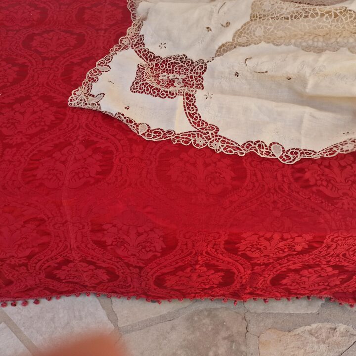 Nappe Dessus de Lit Vintage en Dentelle de Cantu, Couvre Lit en Lin Brode Main de Milieu de Siecle, Grand Drap de Lit, 230x260…