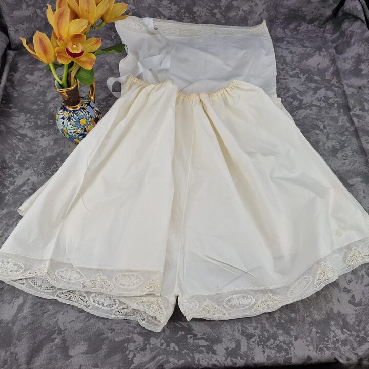Zestaw Fine Cotton Lingerie Art Deco z Koronką i Haftem, Monogram MQ, Lata 20.