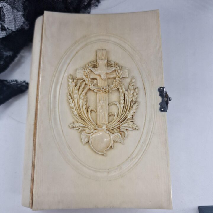 Antikes Gebetbuch Oficio Divino, Laplace und Sanchez, Geschnitzter Einband, Silberschließe, Goldschnitt, 19 Jahrhundert