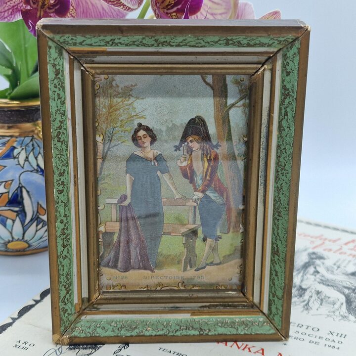 Set van 4 Ingelijste Chromolithografieen Chocolat de Lyon Antieke Franse Reclameplaten Historische Kostuumserie Belle Epoque De…
