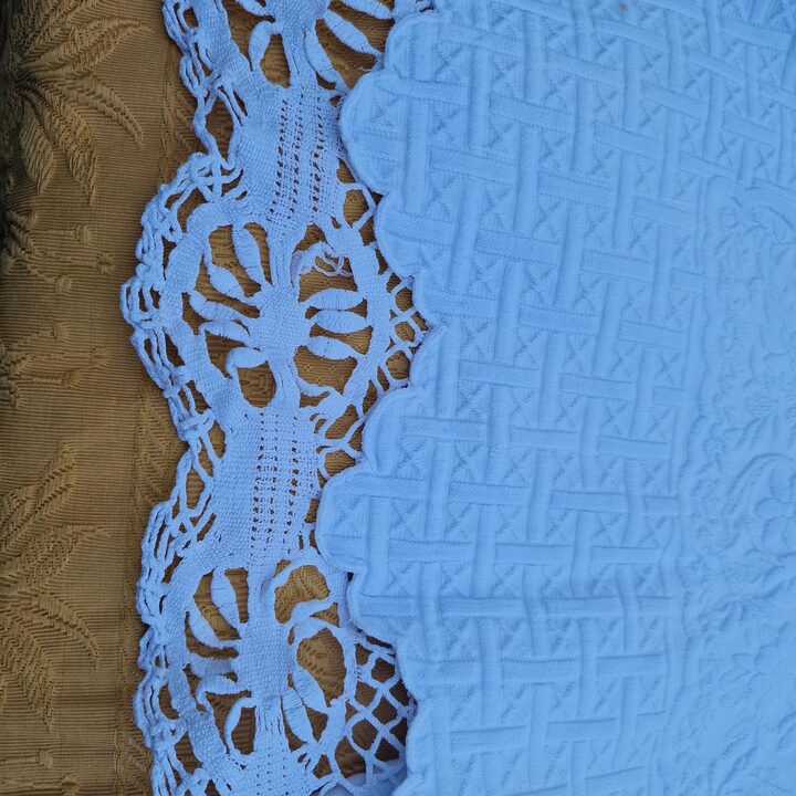 Colcha Jacquard Branca Antiga, Cobertor Matelasse de Algodao com Renda de Bilros Feita a Mao, 200x240 cm, Textil do Seculo XIX