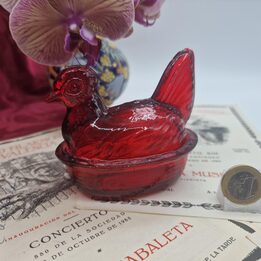 ヴィンテージ ルビーレッド ガラス 巣の上の鶏 ソルトセラー ミニチュア 蓋付き 小物入れ 手吹き プレスガラス 工芸品