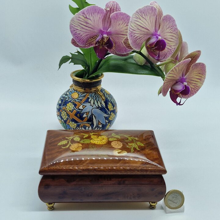 Sorrento Muziekdoos Vintage Houten Sieradendoos met Intarsia Bloemen Italiaanse Muziekdoos Melodie O Sole Mio Jaren 1980