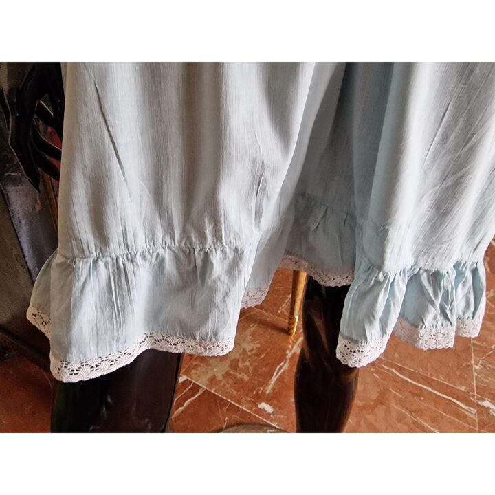 Halka bawełniana vintage, Koszula nocna z lat 50 ręcznie szyta błękitna z koronką, Biust 88 cm Biodra 110 cm, Długość 90 cm