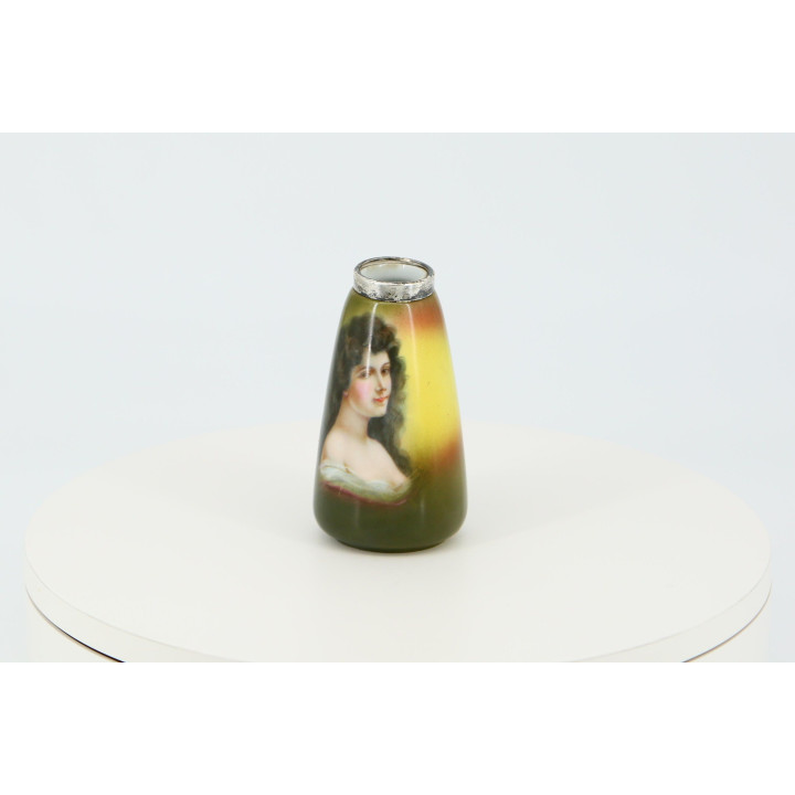 Jarrón miniatura de porcelana alemana y plata (1930)
