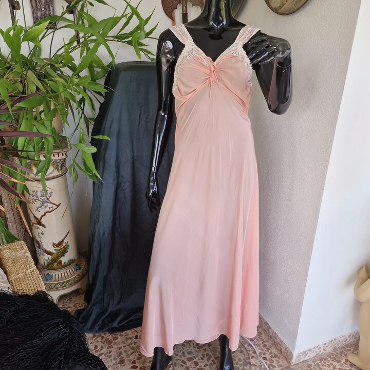 Vintage Three Piece Lingerie Set, Silk Nightgown and Capelet with Handmade Lace, Peach Pink, 1940s, Size S