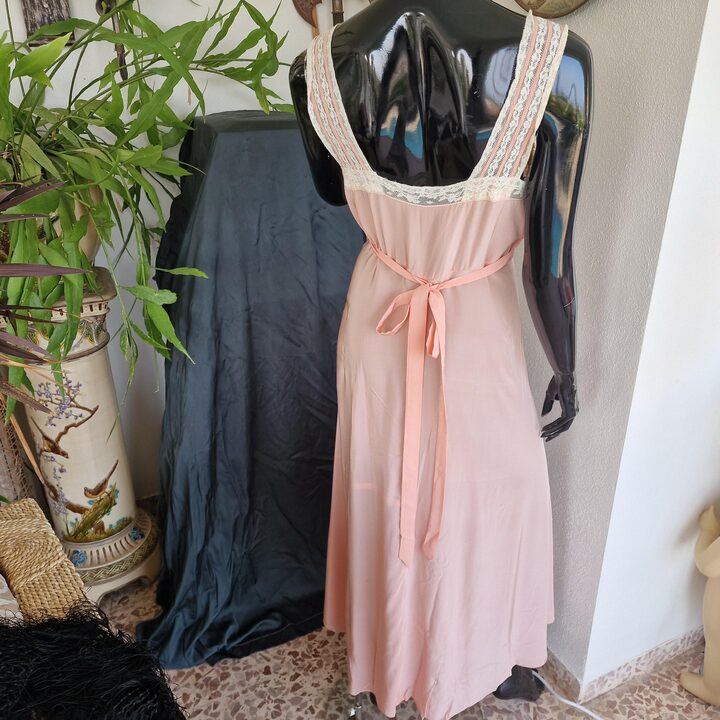 Vintage Three Piece Lingerie Set, Silk Nightgown and Capelet with Handmade Lace, Peach Pink, 1940s, Size S