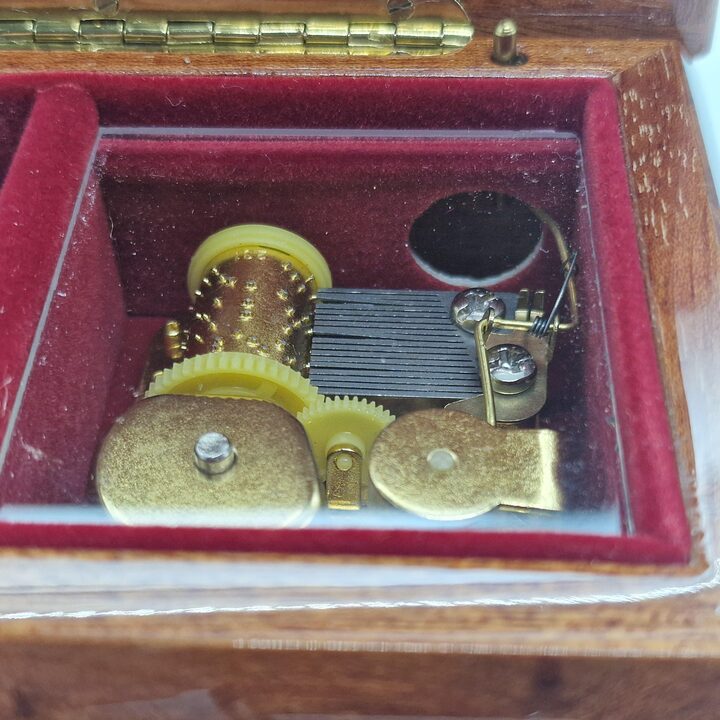 Caixa de Musica de Sorrento Porta Joias de Madeira com Marquetria de Flores Caixa Musical Italiana Melodia O Sole Mio Anos 1980