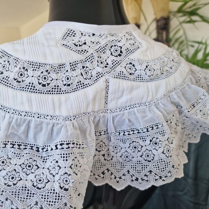 Antique Lace Collar and Edwardian Berthe Neckpiece, Early 1900s White Cotton Muslin with Pintucks, Vintage Bridal Lace Capelet,…