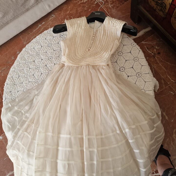 Vintage Kommunionkleid Festkleid, 100% Seide Portugal 90er Jahre Plissiertes Oberteil Elfenbein, Groesse 8 Jahre