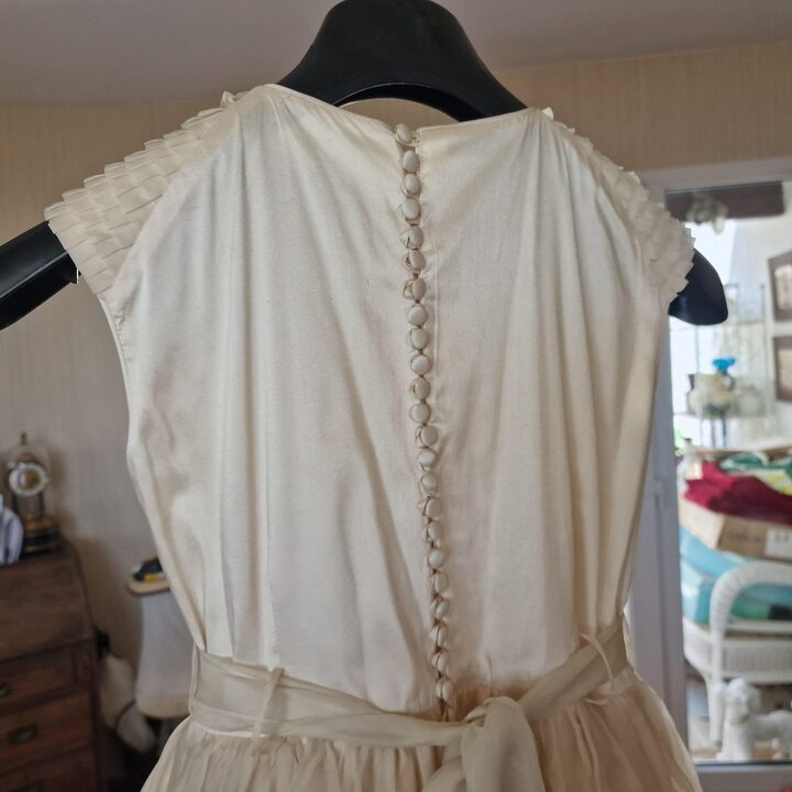 Vintage Kommunionkleid Festkleid, 100% Seide Portugal 90er Jahre Plissiertes Oberteil Elfenbein, Groesse 8 Jahre