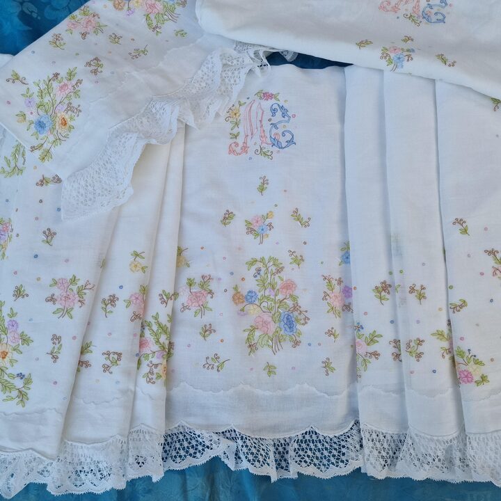 ヴィンテージ バチスト ベッドリネン セット 手刺繍 モノグラムMC ヴィヴィアンレース シーツ 枕カバー2枚 花嫁道具 1930年代