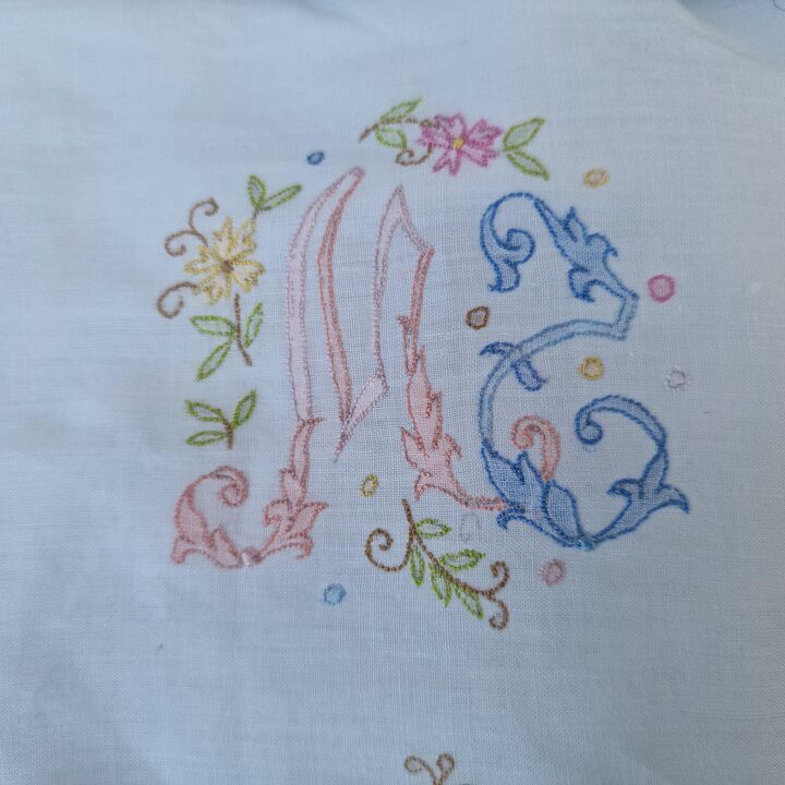 ヴィンテージ バチスト ベッドリネン セット 手刺繍 モノグラムMC ヴィヴィアンレース シーツ 枕カバー2枚 花嫁道具 1930年代