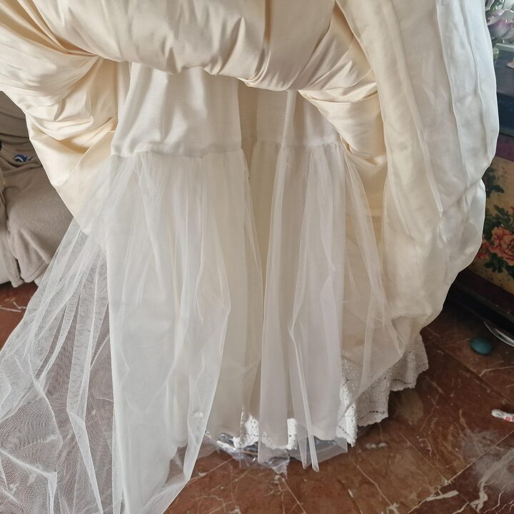 Vintage Kommunionkleid Festkleid, 100% Seide Portugal 90er Jahre Plissiertes Oberteil Elfenbein, Groesse 8 Jahre