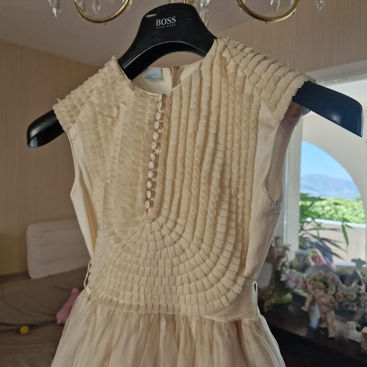 Vintage Kommunionkleid Festkleid, 100% Seide Portugal 90er Jahre Plissiertes Oberteil Elfenbein, Groesse 8 Jahre