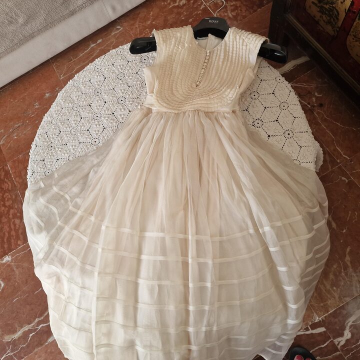 Vintage Kommunionkleid Festkleid, 100% Seide Portugal 90er Jahre Plissiertes Oberteil Elfenbein, Groesse 8 Jahre