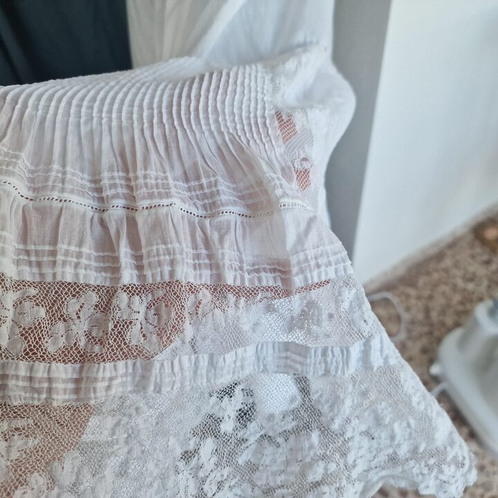 Camisola Antiga da Época Eduardiana, Camisola de Batista de Algodão Bordada a Mão, Tamanho S Petite, Lingerie de Renda Branca
