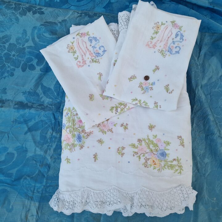 ヴィンテージ バチスト ベッドリネン セット 手刺繍 モノグラムMC ヴィヴィアンレース シーツ 枕カバー2枚 花嫁道具 1930年代