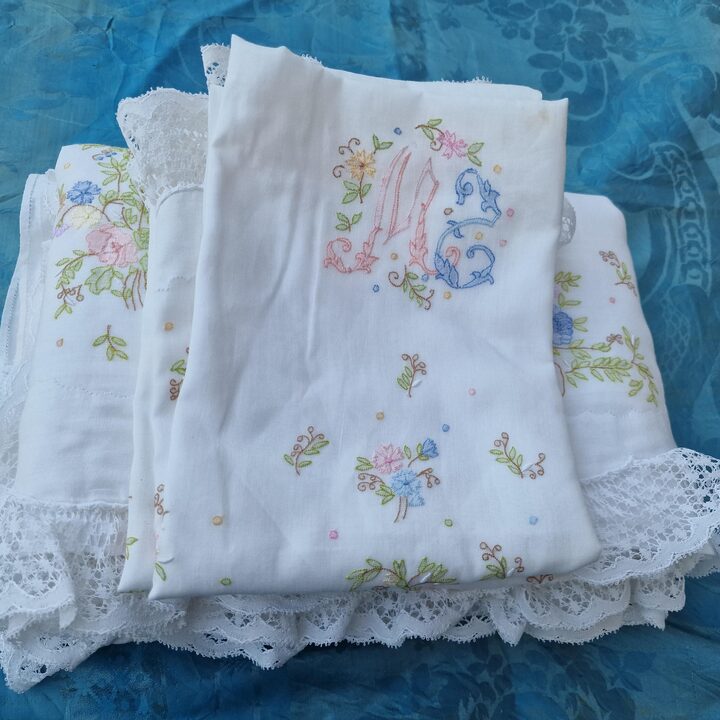ヴィンテージ バチスト ベッドリネン セット 手刺繍 モノグラムMC ヴィヴィアンレース シーツ 枕カバー2枚 花嫁道具 1930年代