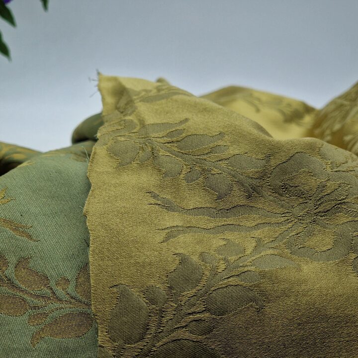 Soie de Valence du XIXe Siècle - Deux Panneaux de Damas Anciens
