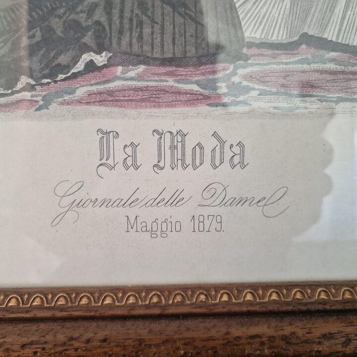 Antieke Italiaanse modeprent La Moda Milaan, gekleurde lithografie van victoriaanse kleding, ingelijste gravure uit 1879 voor k…