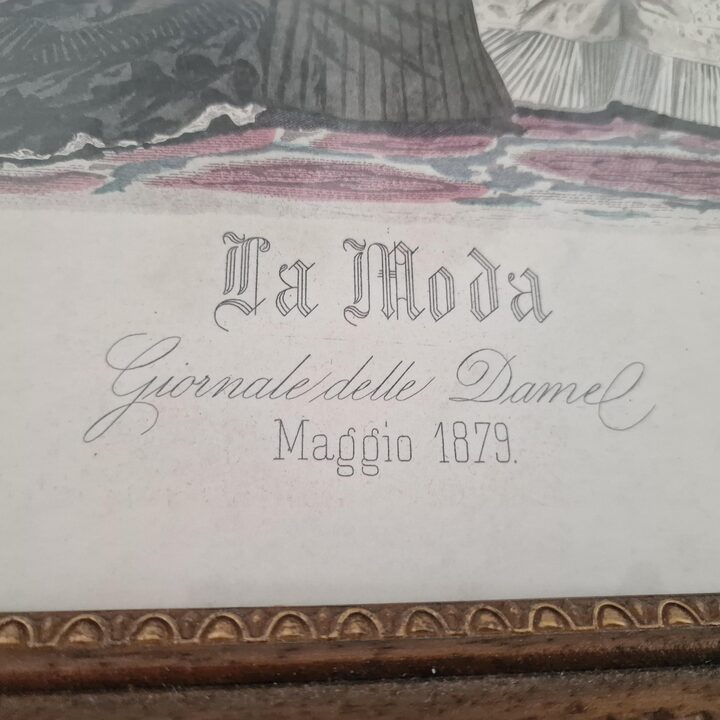Antieke Italiaanse modeprent La Moda Milaan, gekleurde lithografie van victoriaanse kleding, ingelijste gravure uit 1879 voor k…