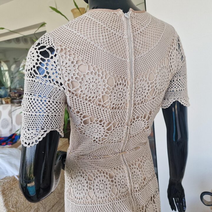 Robe Crochet Vintage Midi Tricot 1970 Coton Beige Fait Main Manche Courte Dentelle Doublée Taille XS Poitrine 82cm Taille 60cm