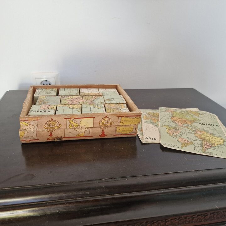 Antyczna układanka z kostek geograficznych ok. 1905 r., Mapy świata sprzed 1914 r., Edwardiańska zabawka edukacyjna w oryginaln…