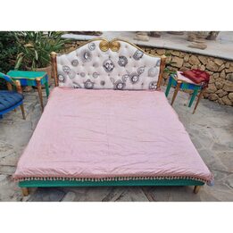 Couvre-lit ancien en soie, dessus de lit damassé, jeté jacquard rose du XIXe siècle avec galon à franges de glands pour chambre