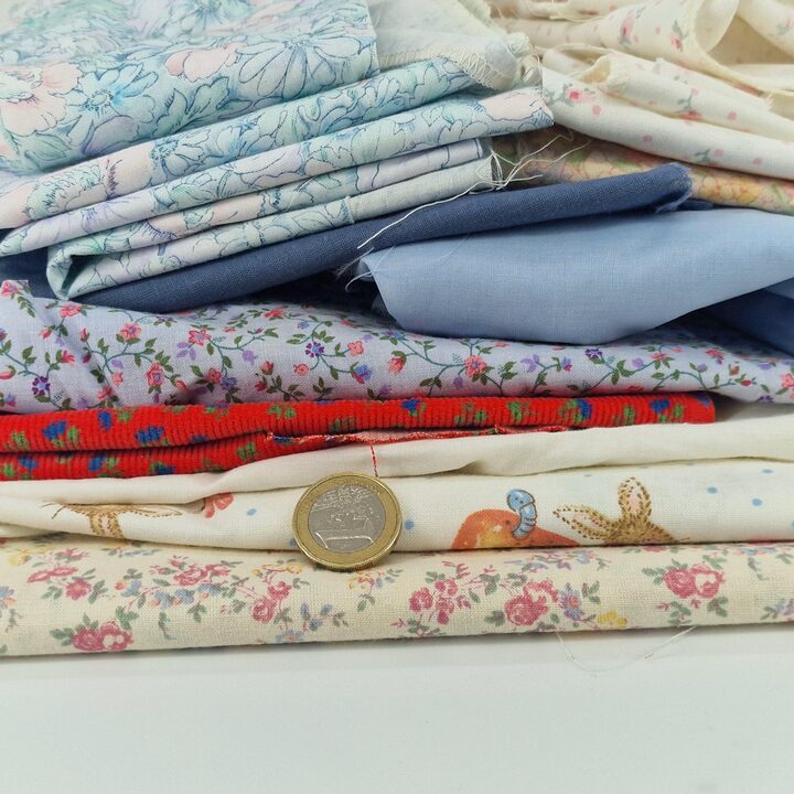 Vintage Stoffen Restanten Pakket - 10+ Bloem- en Katoenresten - Jaren '70 Naaien & Quilten Destash Lot - Diverse Maten