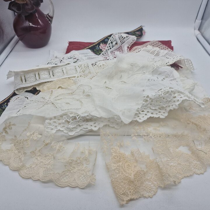 Antiek kant restjes vintage stoffenpakket, 22 stuks geborduurd katoen linnen zijden lint, slow stitching junk journal materiaal