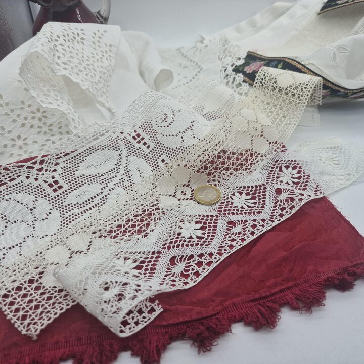 Antiek kant restjes vintage stoffenpakket, 22 stuks geborduurd katoen linnen zijden lint, slow stitching junk journal materiaal