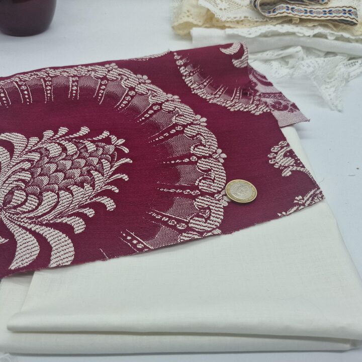 Skrawki Antycznej Koronki i Vintage Tkanin, Zestaw 22 Fragmentów Lnu i Bawełny, Slow Stitching
