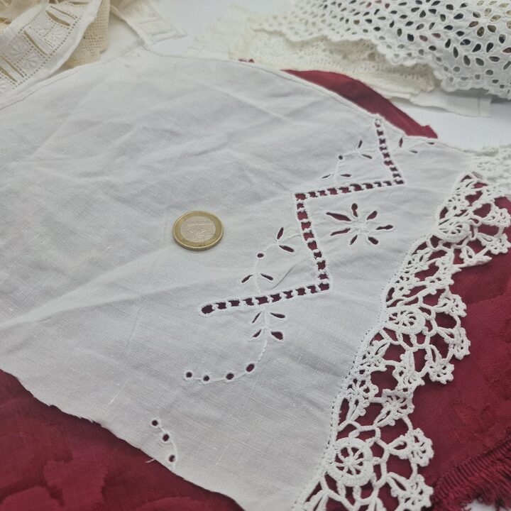 Antiek kant restjes vintage stoffenpakket, 22 stuks geborduurd katoen linnen zijden lint, slow stitching junk journal materiaal