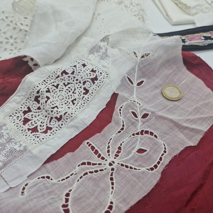 Antiek kant restjes vintage stoffenpakket, 22 stuks geborduurd katoen linnen zijden lint, slow stitching junk journal materiaal