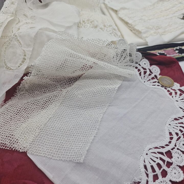 Antiek kant restjes vintage stoffenpakket, 22 stuks geborduurd katoen linnen zijden lint, slow stitching junk journal materiaal