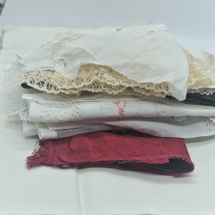 Antiek kant restjes vintage stoffenpakket, 22 stuks geborduurd katoen linnen zijden lint, slow stitching junk journal materiaal
