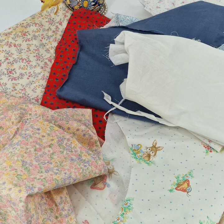 Vintage Stoffen Restanten Pakket - 10+ Bloem- en Katoenresten - Jaren '70 Naaien & Quilten Destash Lot - Diverse Maten