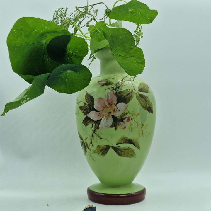 Vaso Mid-Century in Vetro Soffiato Verde Menta e Smalto a Rilievo