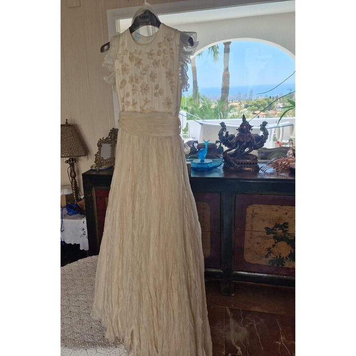 Vestido de Comunion de Seda Valentina Portugal, Seda Natural 100% Blanco Roto Cuerpo Flores 3D Falda Plise, Talla 8 Anos (8A)