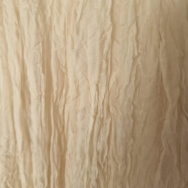 Vestido de Comunion de Seda Valentina Portugal, Seda Natural 100% Blanco Roto Cuerpo Flores 3D Falda Plise, Talla 8 Anos (8A)