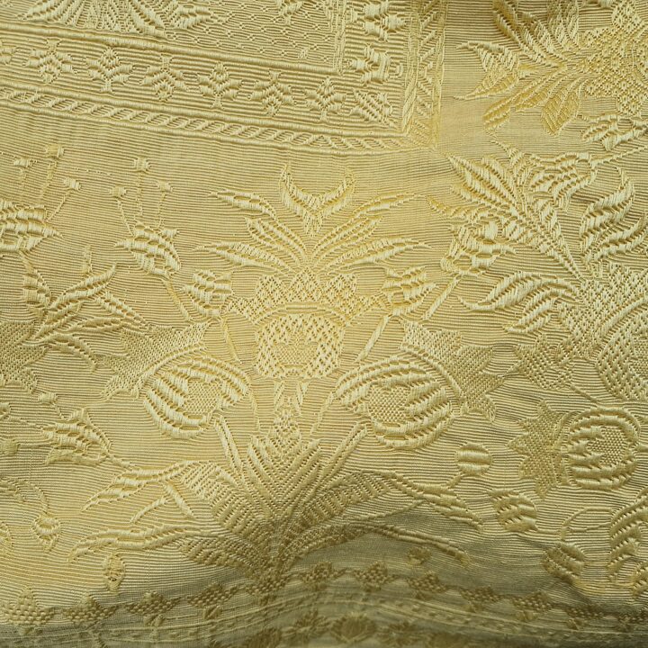 Colcha de Jacquard Antigua, Cubrecama Amarillo Dorado Vintage, Patron Damasco Floral Clasico, 220x240 cm, Principios del Siglo…