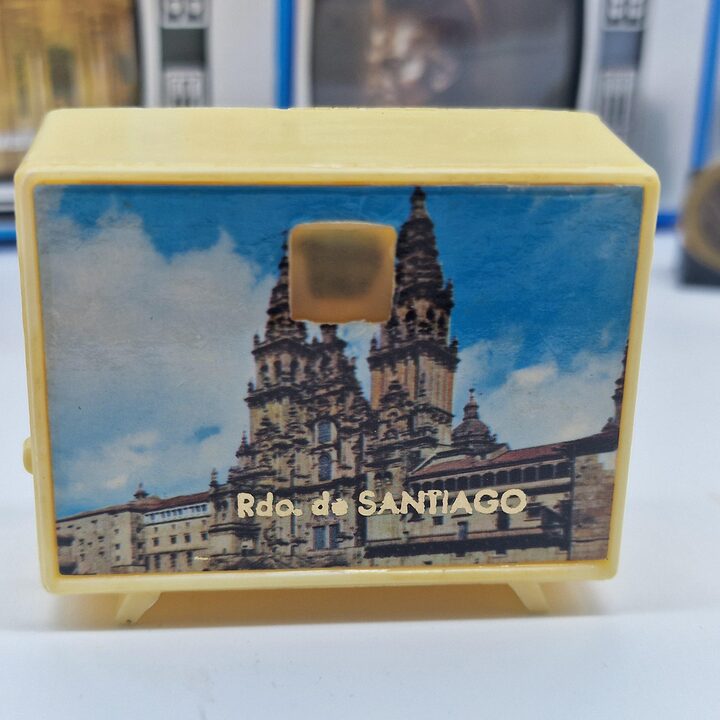 Konvolut von 10 Miniatur Spielzeug Diabetrachtern und Fernsehern, Spanien und Lourdes Reisesouvenirs, Vintage 1960er Optisches…