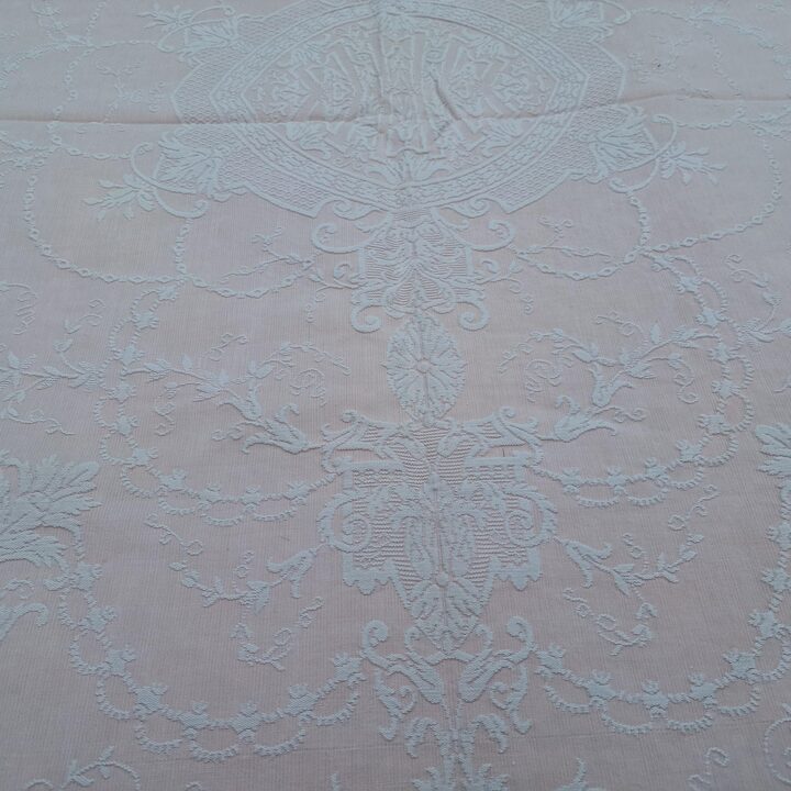 ヴィンテージ ジャカード ベッドスプレッド, ピンク ダマスク カバーレット フリンジ付, ネオクラシック柄, 190x240 cm, 1940年代