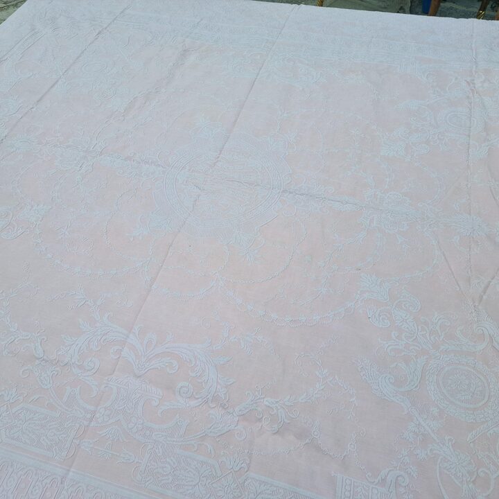 ヴィンテージ ジャカード ベッドスプレッド, ピンク ダマスク カバーレット フリンジ付, ネオクラシック柄, 190x240 cm, 1940年代